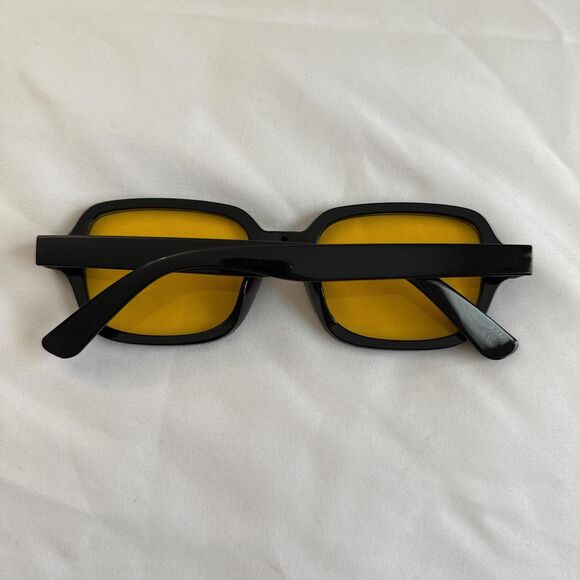 Retro black square sunglasses with yellow lenses - Picture 2 of 3